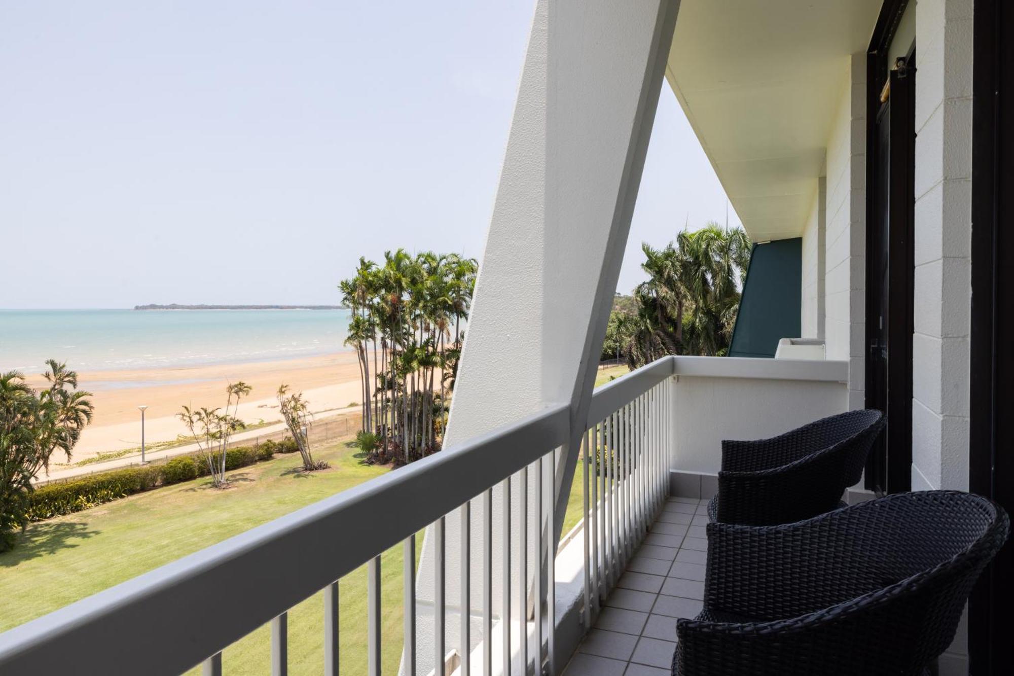 ミンディル ビーチ カジノ アンド リゾート ダーウィン エクステリア 写真 A balcony