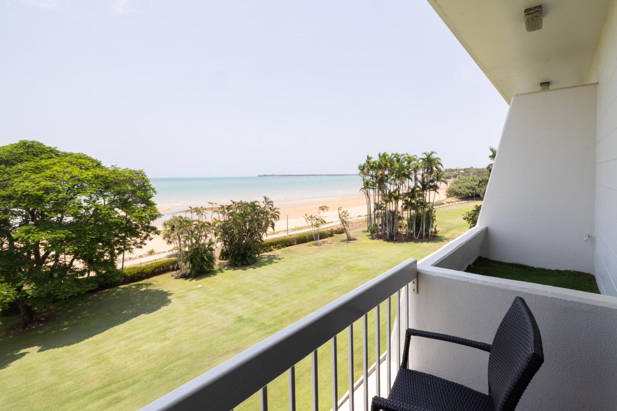 ミンディル ビーチ カジノ アンド リゾート ダーウィン エクステリア 写真 A balcony